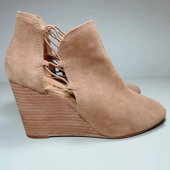 Lucky Brand Stacked Wedge Heel Suede Booties Sesame Brown  Tan - Picture 2 of 9